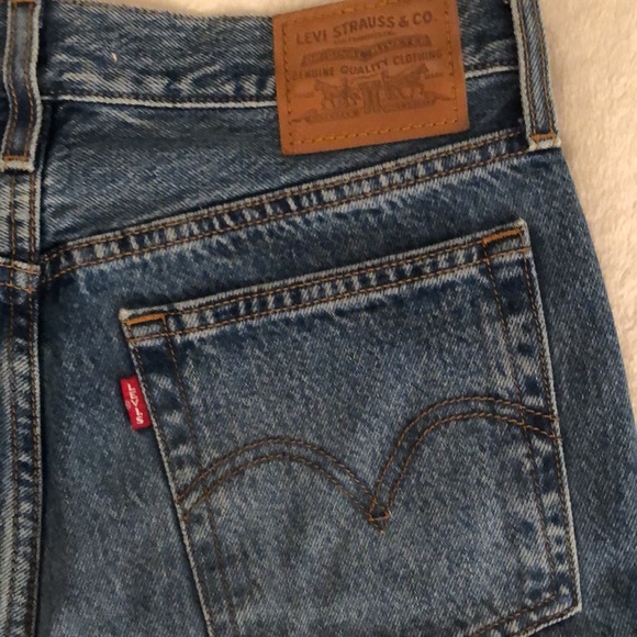 Basically new Levi’s Wedgie 100% cotton straight fit ripped jeans size 28 - Picture 5 of 10